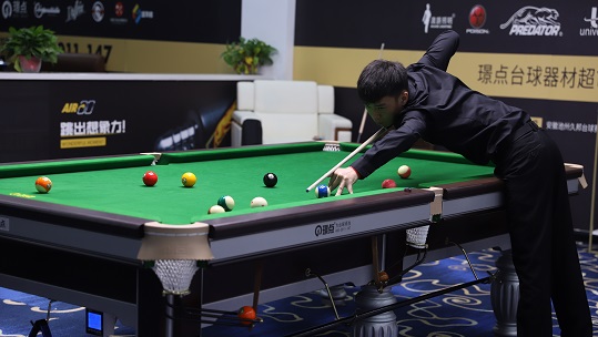 的中场控球 的中场控球