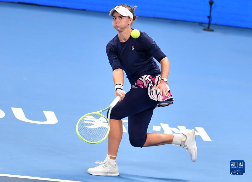 己提供了舞 己提供了舞